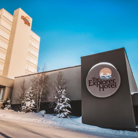 The Explorer Hotel Єллоунайф Екстер'єр фото