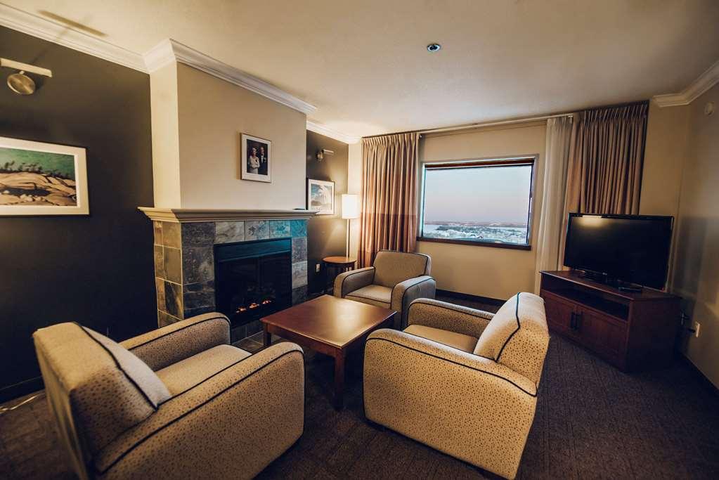 The Explorer Hotel Єллоунайф Номер фото