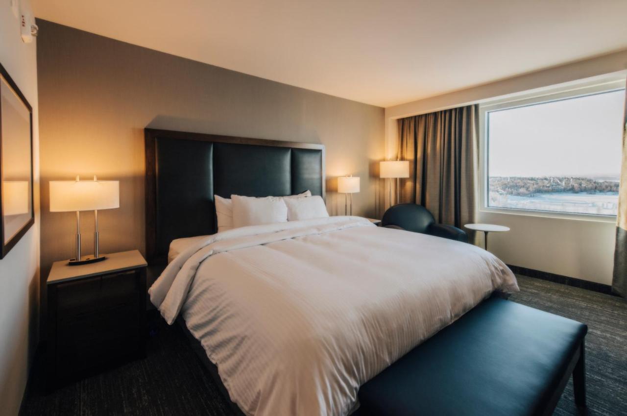 The Explorer Hotel Єллоунайф Номер фото