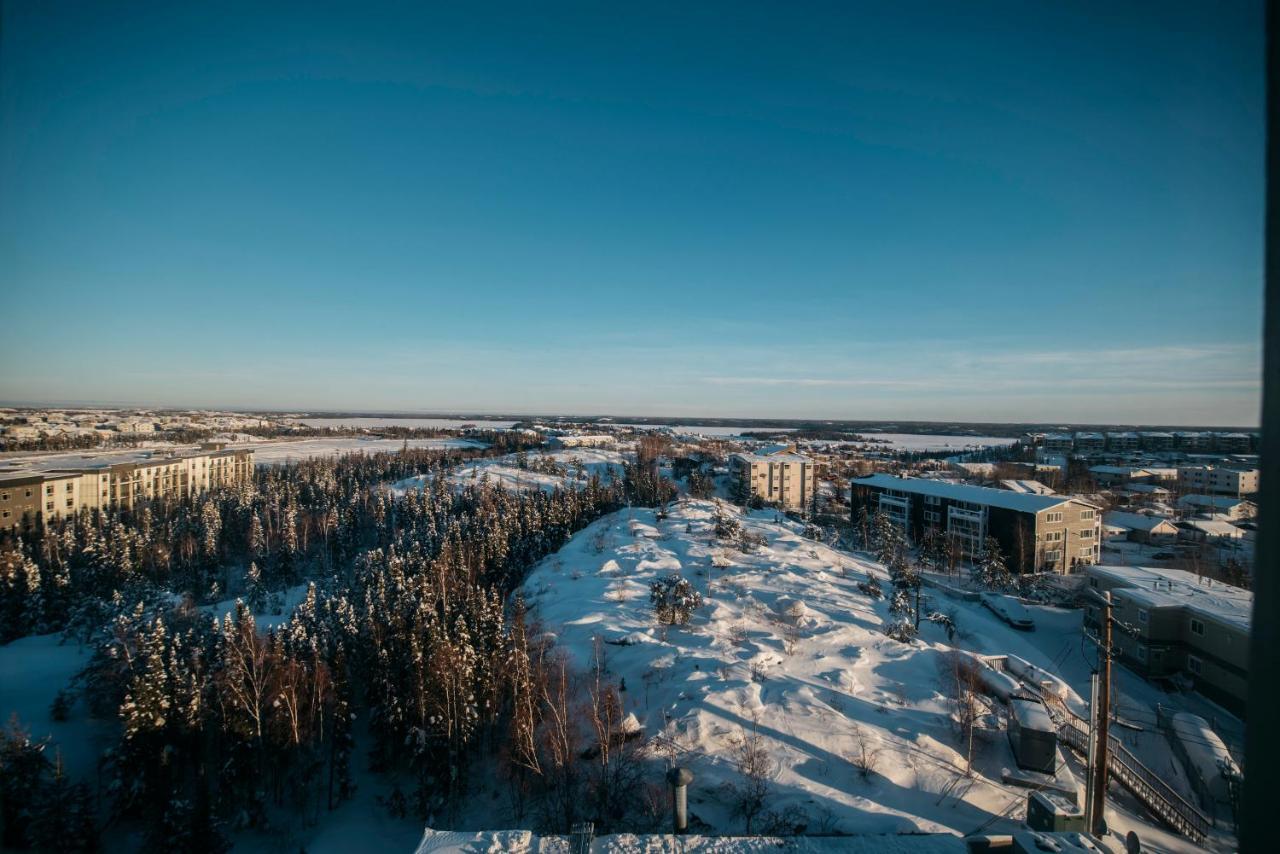 The Explorer Hotel Єллоунайф Екстер'єр фото